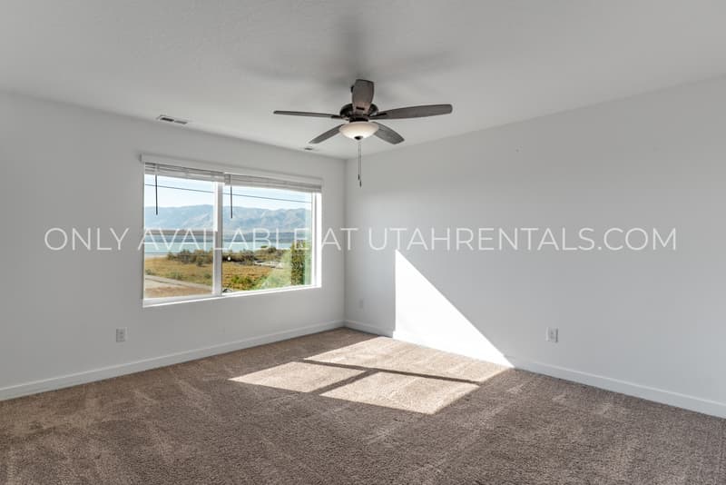 Saratoga Springs Townhome: 1139 E Hatch Row