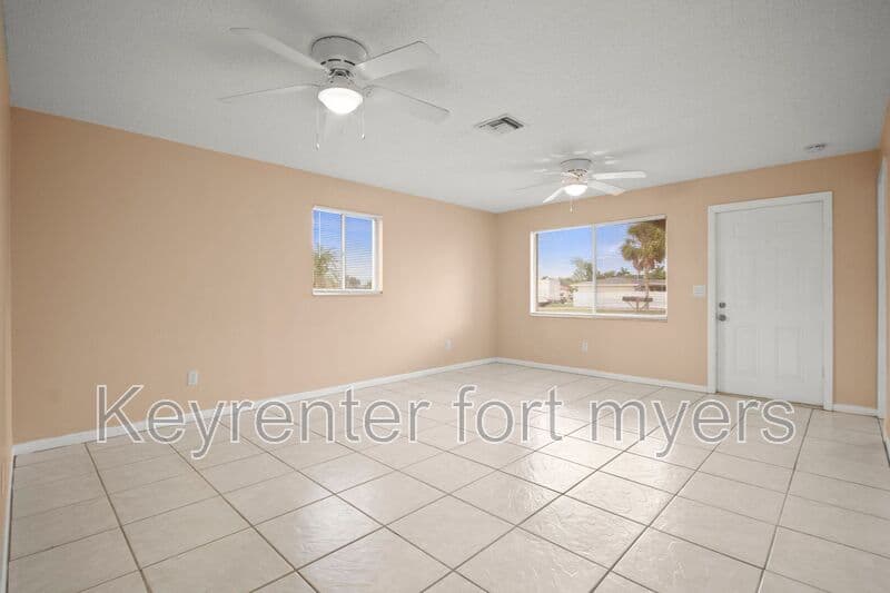 Cape Coral House: 4406 Santa Barbara Blvd