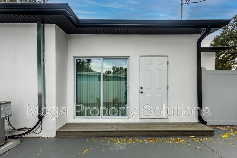 Tampa House: 910 East Osborne Avenue