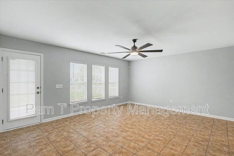 Pooler House: 4 Bainbridge Way