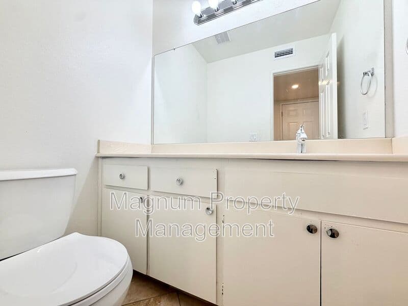 Hemet House: 25524 Sharp Dr