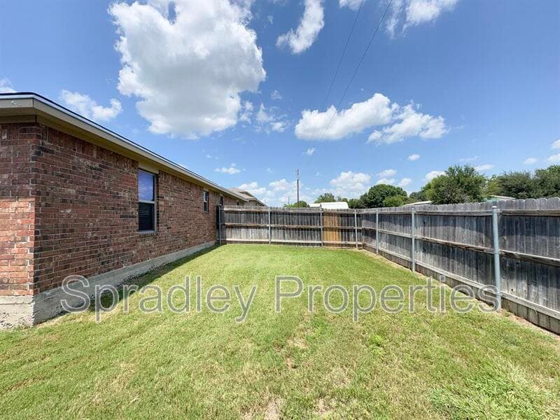 Belton Condo: 1561 Brady Way