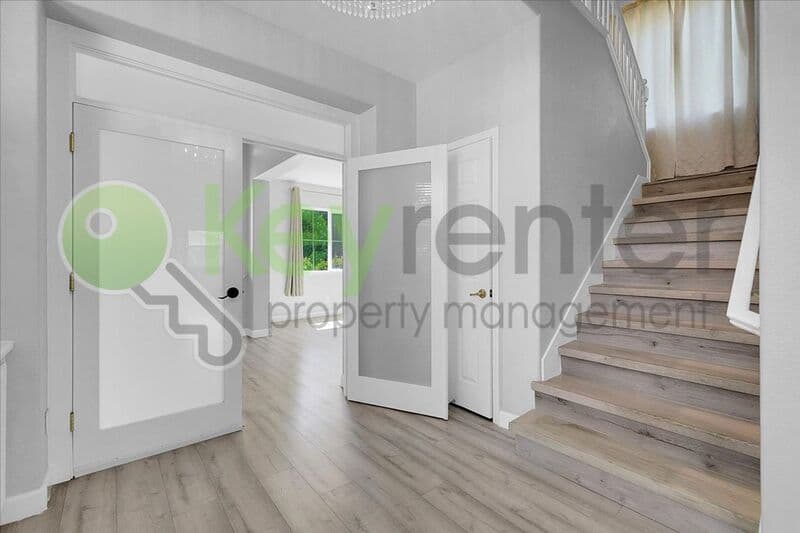 Lincoln House: 1740 Allenwood Circle