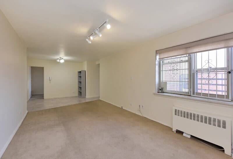 Flushing Condo: 14455 Melbourne Ave