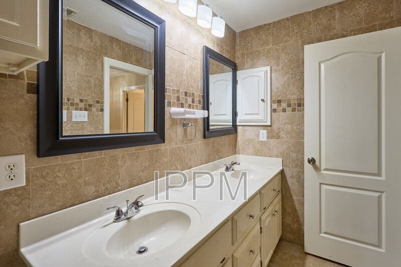 Harlingen House: 2609 Thomas Ln