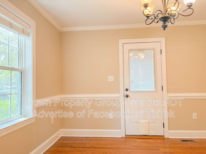 Fayetteville House: 1601 Ft. Bragg Rd