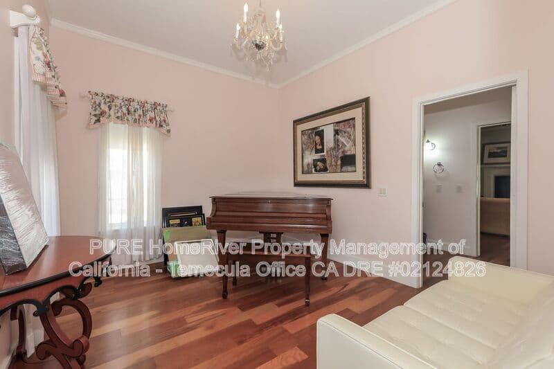Murrieta House: 36475 Avenida La Cresta