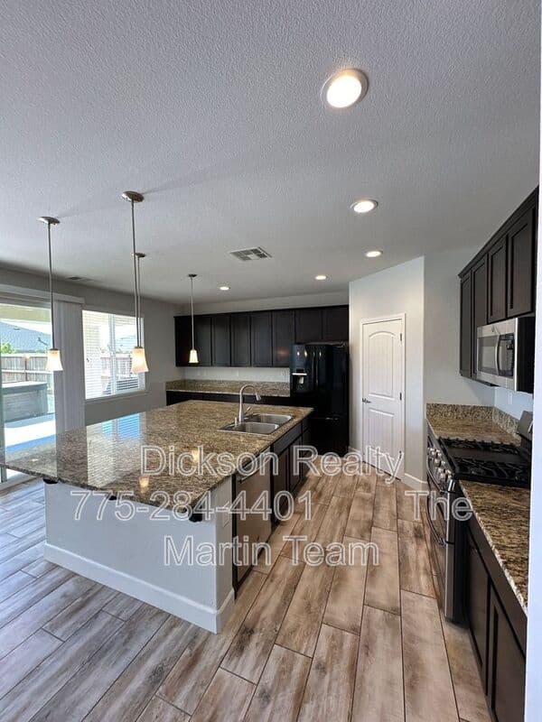 Sparks House: 816 Thacker Pass Dr