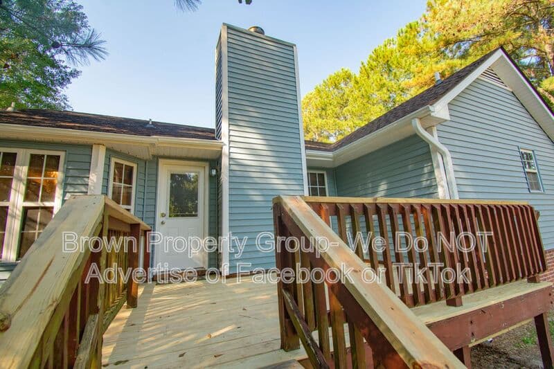 Raeford House: 118 Liberty Ct