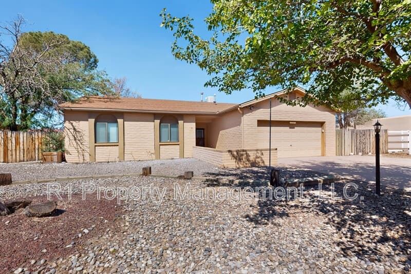 Rio Rancho House: 209 Villa Verde Drive Southeast