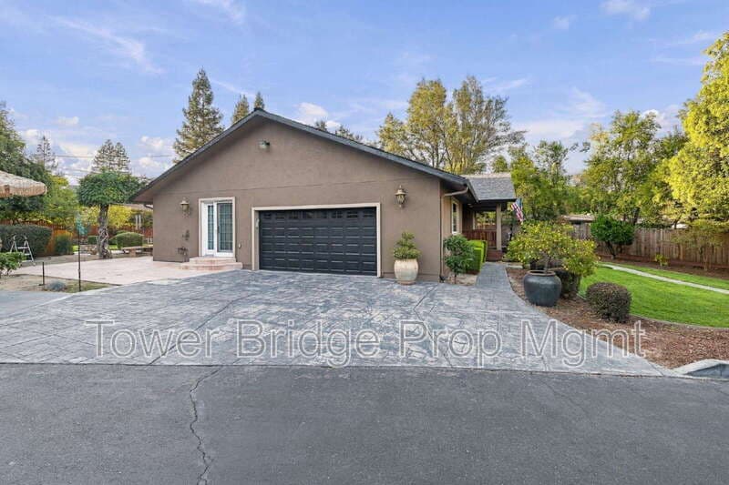 Fair Oaks House: 5770 Hoffman Lane