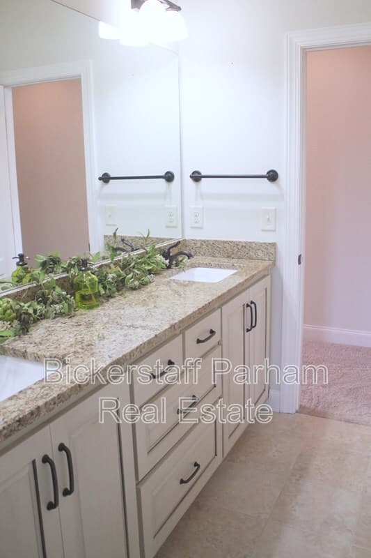 Columbus House: 7165 Bridgemill Drive
