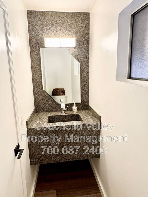 Palm Springs House: 2004 N San Antonio Rd
