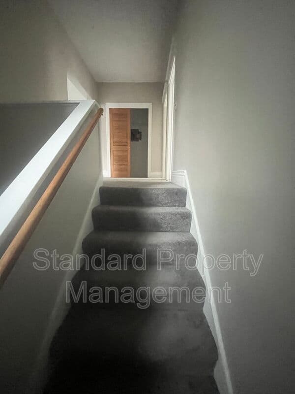 Rochester Condo: 293 Dartmouth St (Apt 2/Up)
