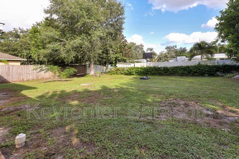 Sarasota House: 4462 Brooksdale Dr