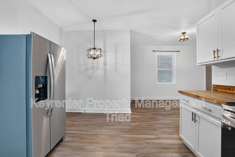 Greensboro House: 814 Douglas St