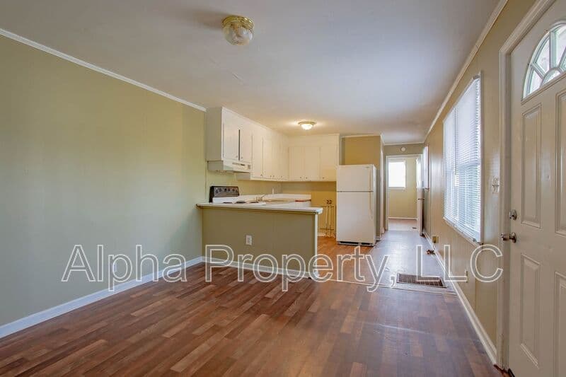 Greer Condo: 105 Foster Circle