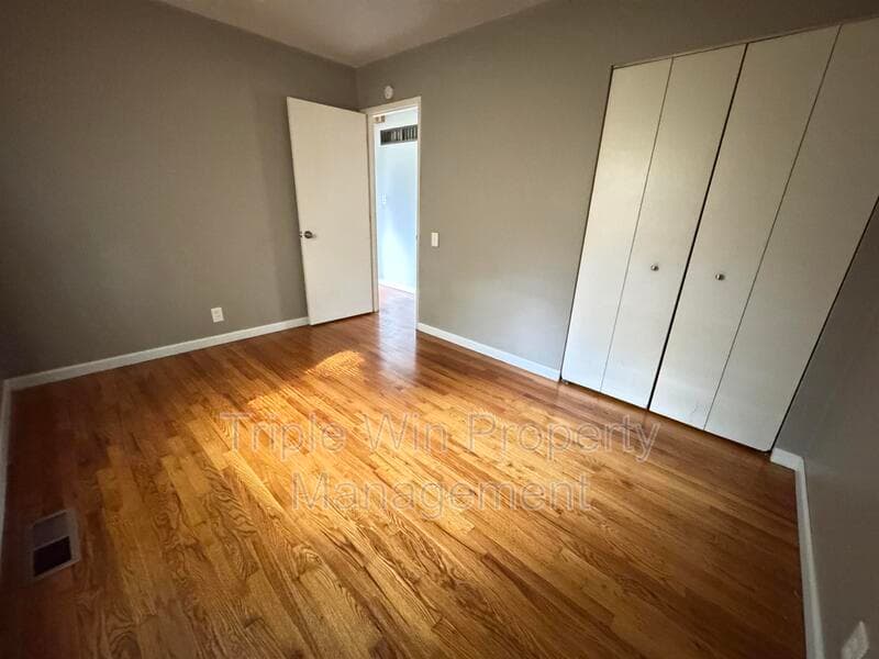 Saint Louis House: 1372 Farmview Ave