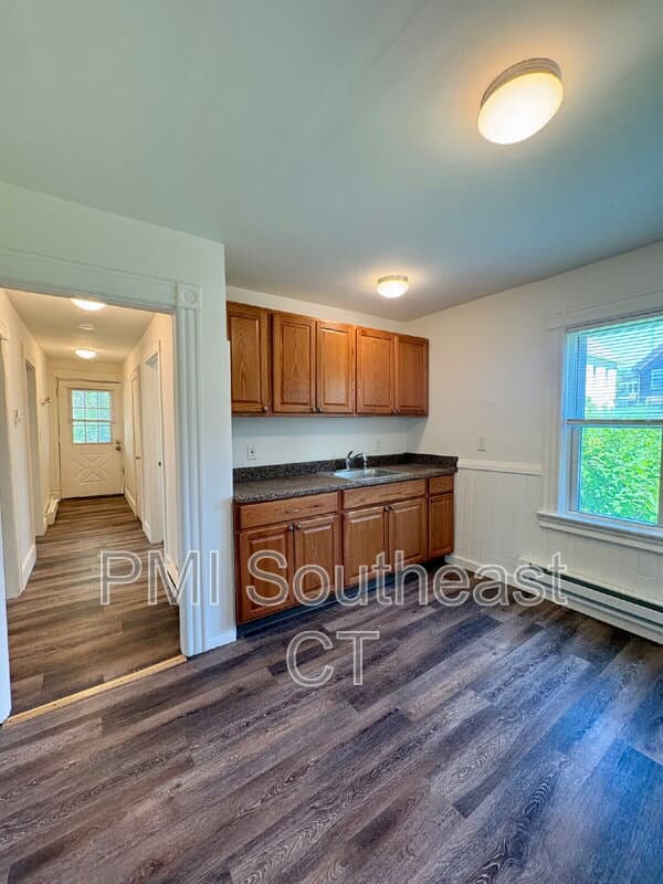 New London Condo: 7 Griswold Court