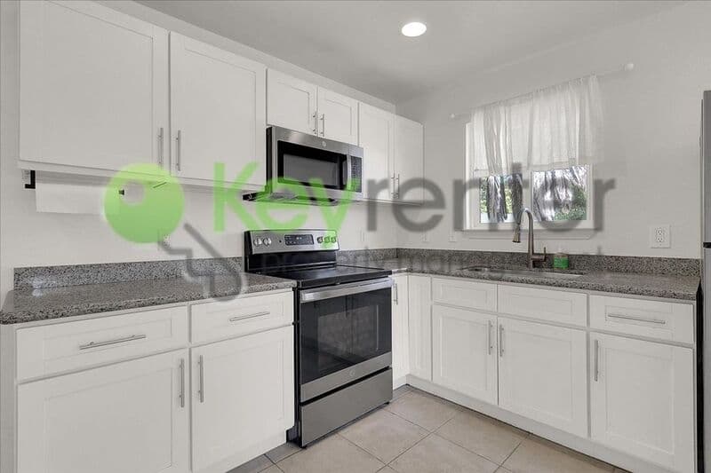 Sacramento House: 2714 San Fernando Way