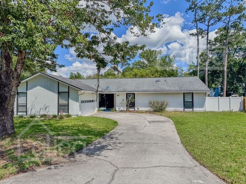 Orange Park House: 1959 Sussex Dr N