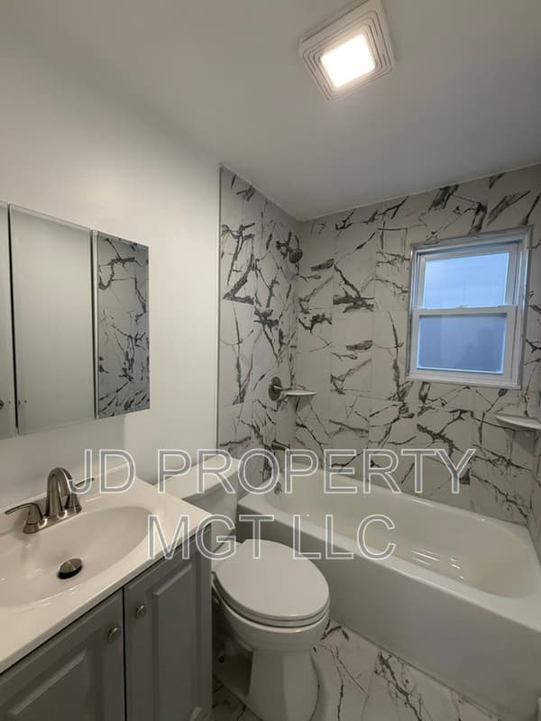 FAIRVIEW Condo: 458 WALKER STREET - 2