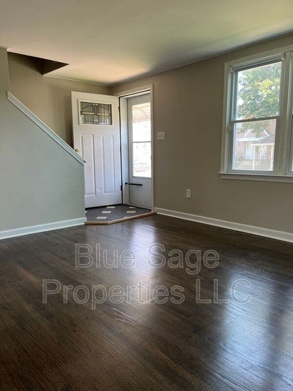 Crum Lynne Townhome: 1220 Lawrence Ave