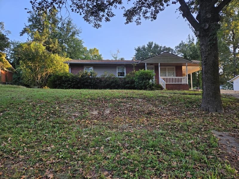 Fayetteville House: 6033 Dahlgren Avenue