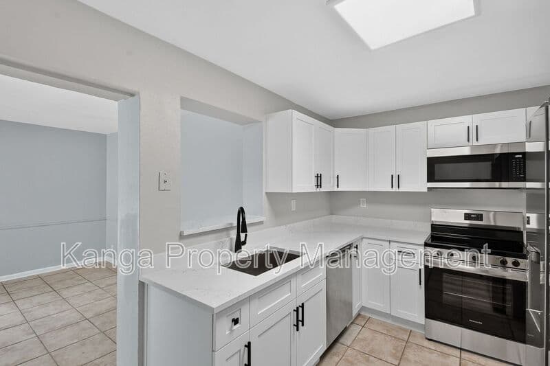 Riviera Beach House: 1037 W 28Th St