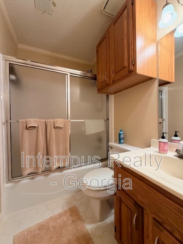 Roswell Townhome: 118 Weatherburne Dr