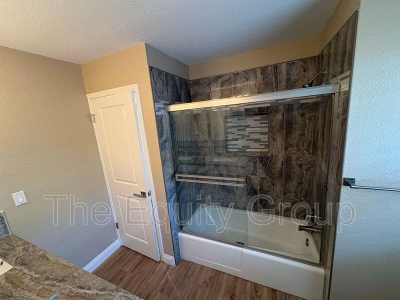 Visalia House: 2322 East Vassar Dr