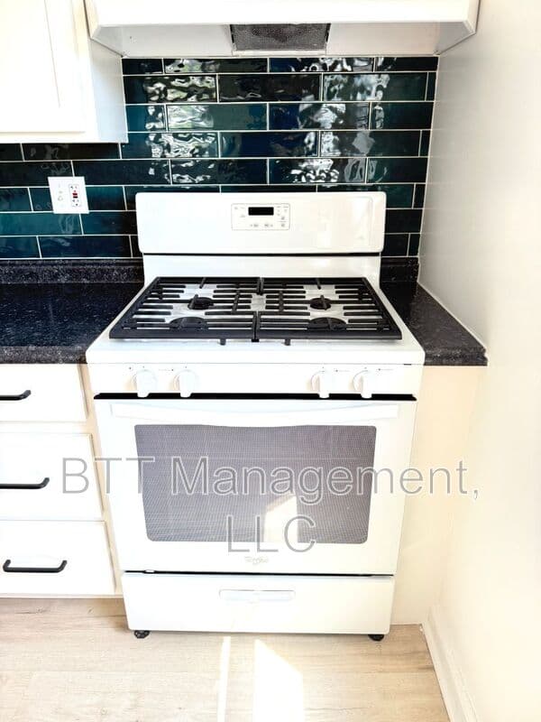 Brentwood Condo: 4013 38th St