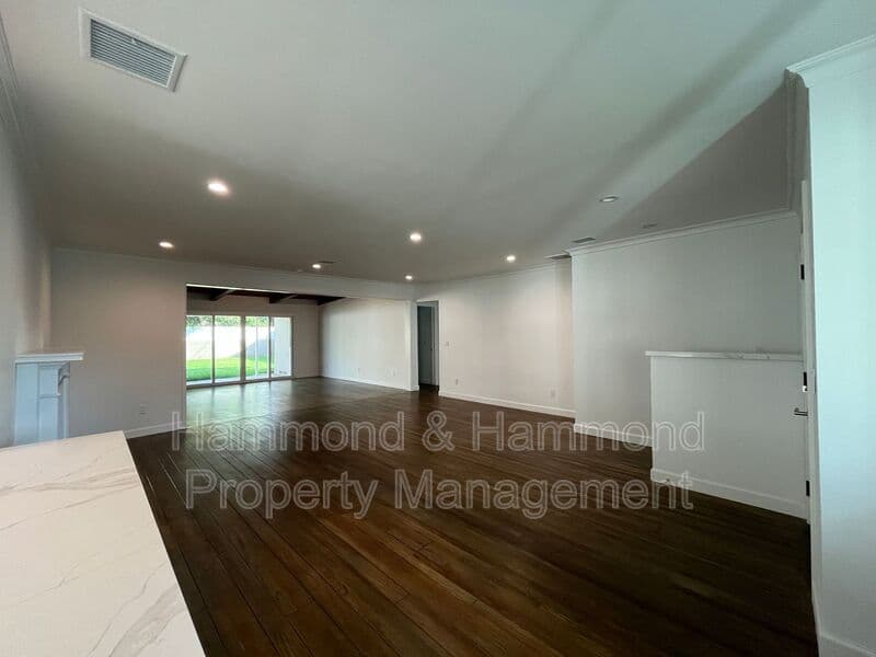 Sherman Oaks House: 13607 Huston St.