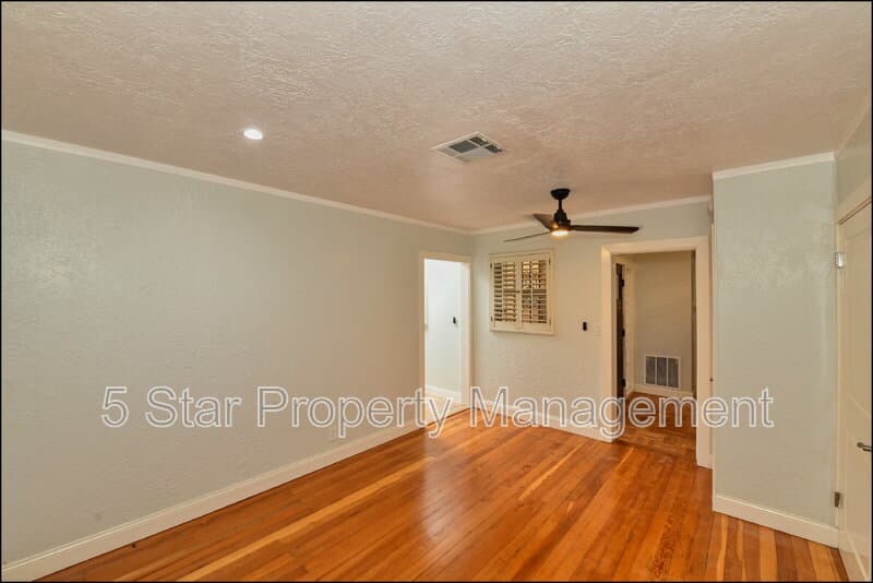 El Paso House: 3030 Aurora Avenue