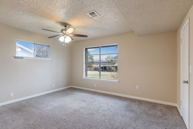 Burnet House: 400 North River Oaks Drive
