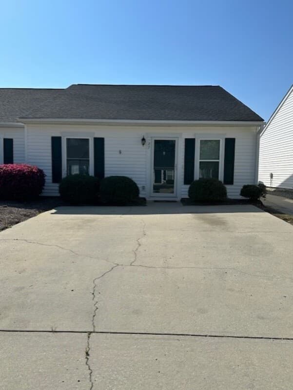 Columbia House: 127 Heritage Village Lane
