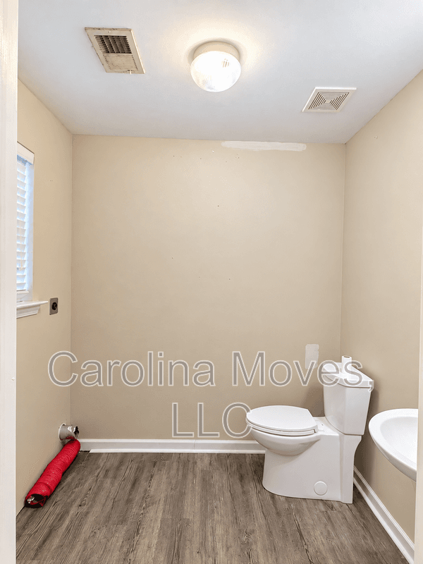 Taylors House: 302 Shellbark Drive
