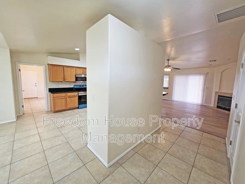 Pahrump House: 701 Mount Charleston Drive