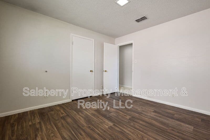 Fort Worth House: 4913 Westlake Drive