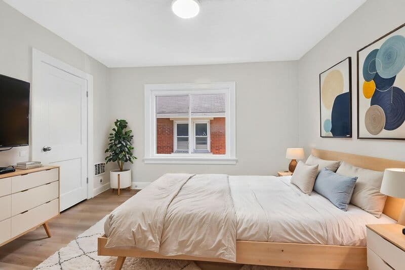 Columbus House: 2823 Sullivant Ave