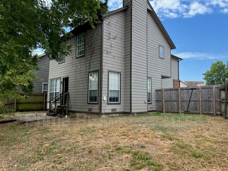 Broken Arrow House: 1120 W. Florence Ct.