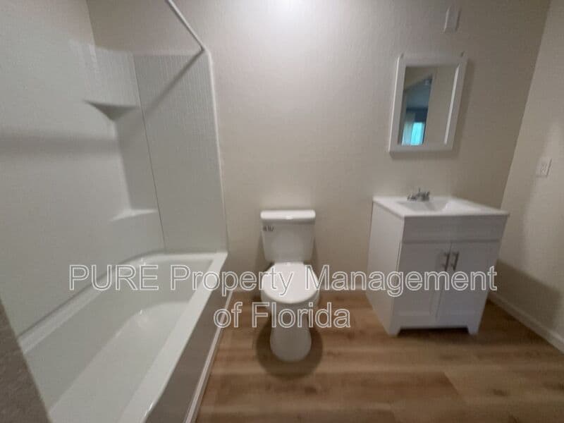Williston House: 11330 NE 66th Lane
