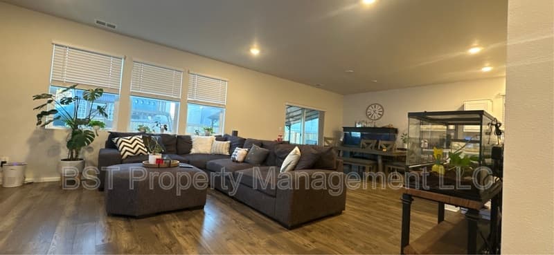 Salem House: 477 Himalaya Street Northeast