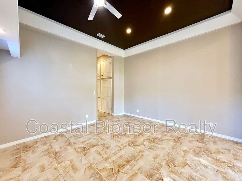Largo House: 10334 Longwood Dr