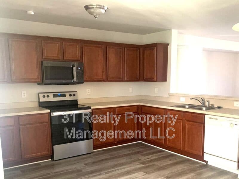 Grand Prairie House: 2011 Limestone Dr