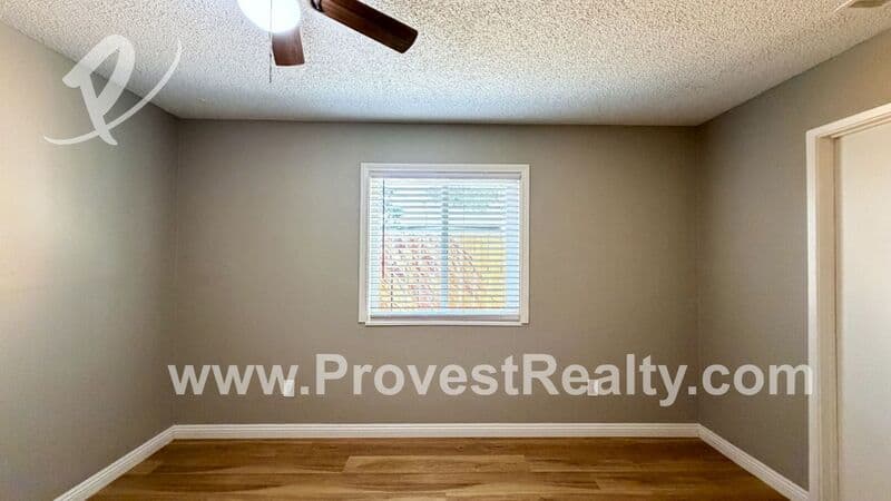 Hesperia House: 16397 Spruce St