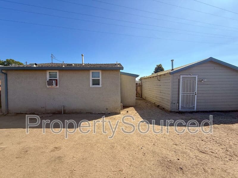 Manteca House: 415 Sutter St