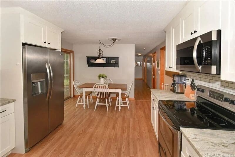 Enfield House: 281 Abbe Rd
