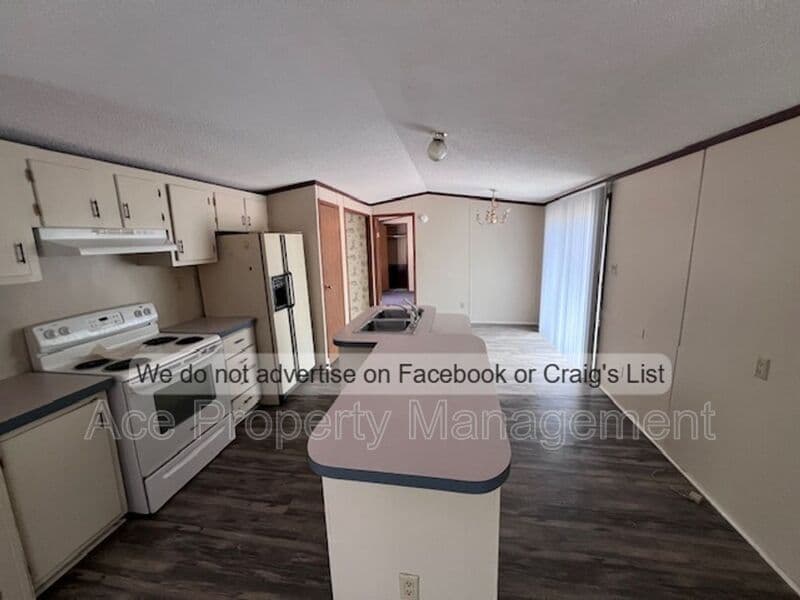 Broadway House: 2627 Tingen Road