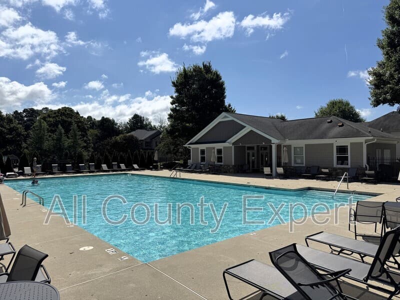 Cumming House: 4215 Hopewell Manor Drive